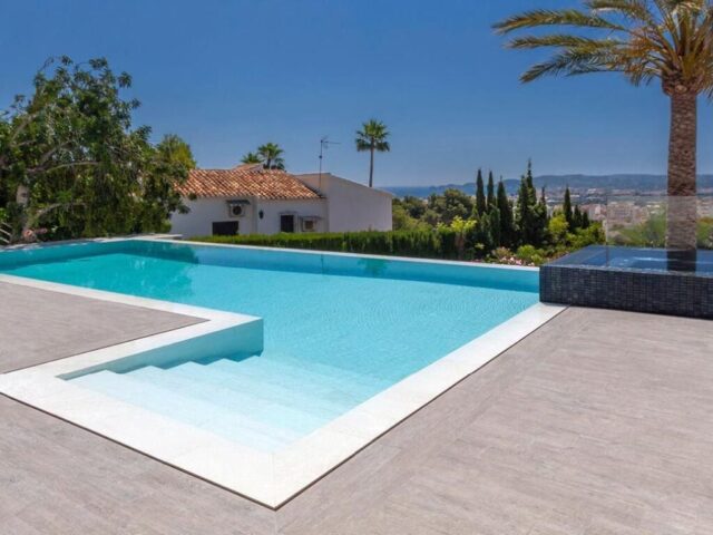 Piscina Center L Shaped